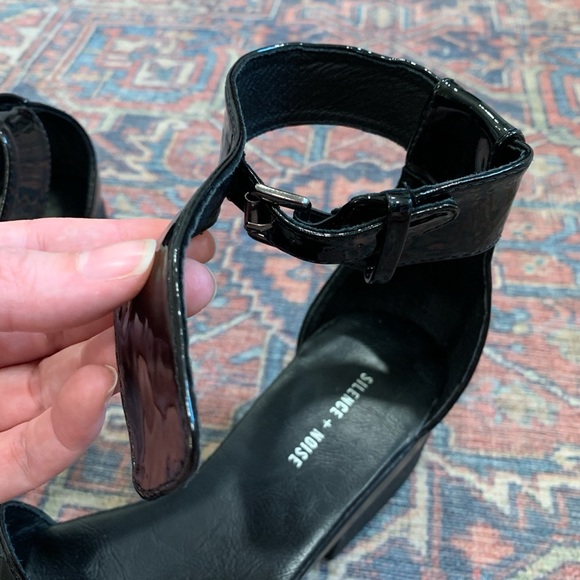 Silence & Noise Platform Sandals - Picture 9 of 10